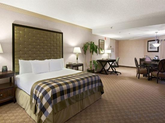 Фото Hilton Long Beach Hotel