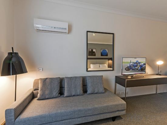 Фото CKS Sydney Airport Hotel