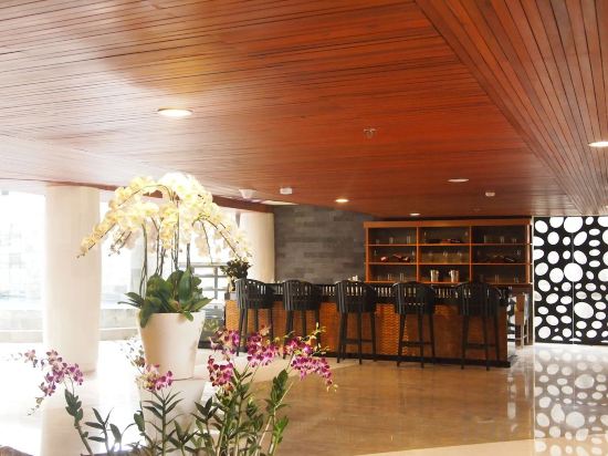 Фото Bedrock Hotel