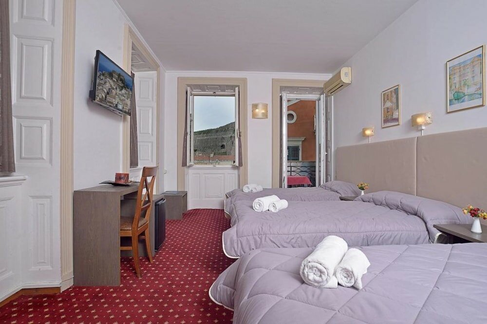 Фото Konstantinoupolis Hotel