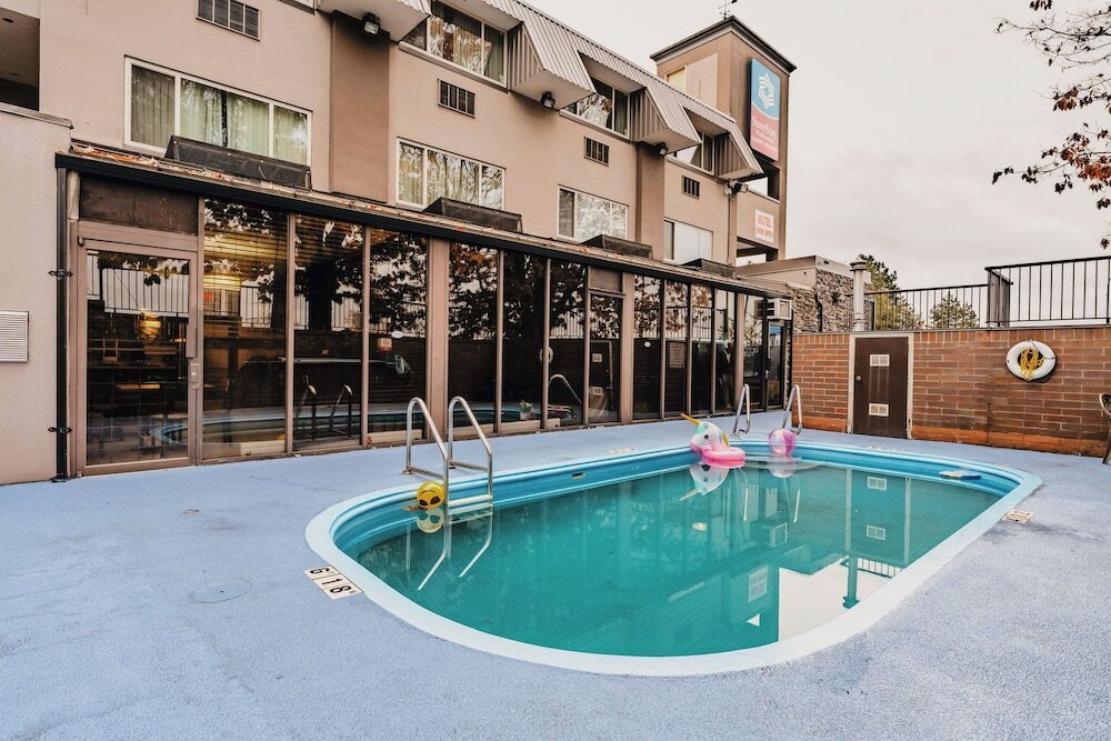 Фото SureStay Plus Hotel by Best Western Coquitlam