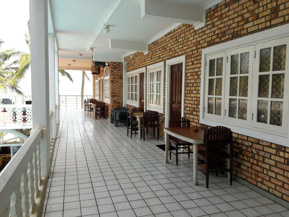 Фото Oasis Beach Resort