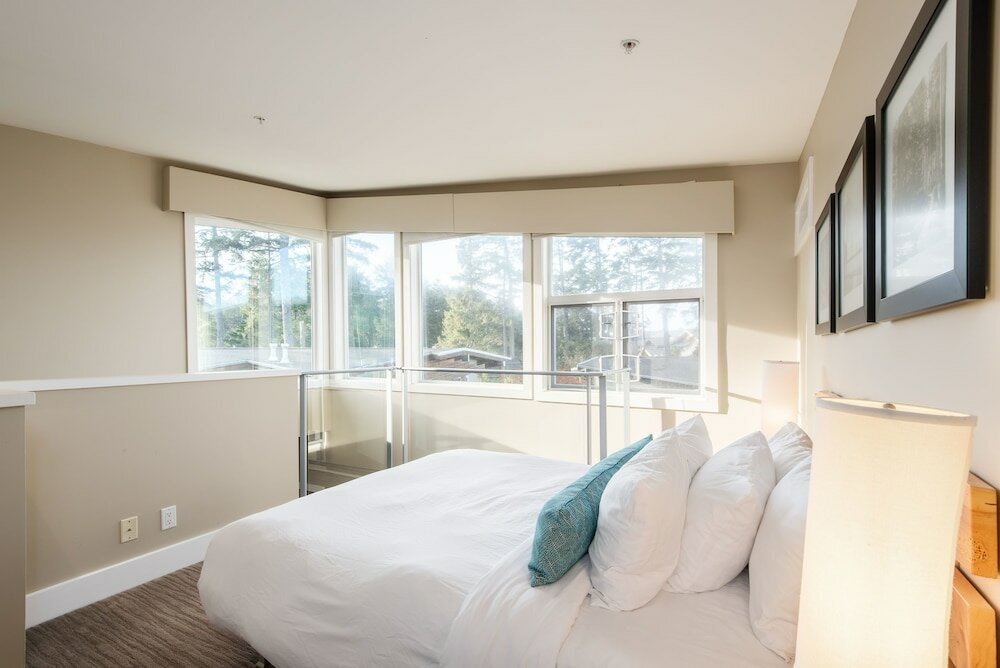 Фото Cox Bay Beach Resort