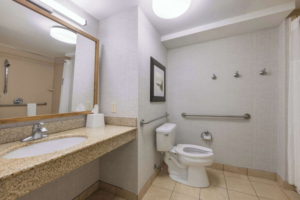 Фото Hampton Inn & Suites by Hilton Moncton