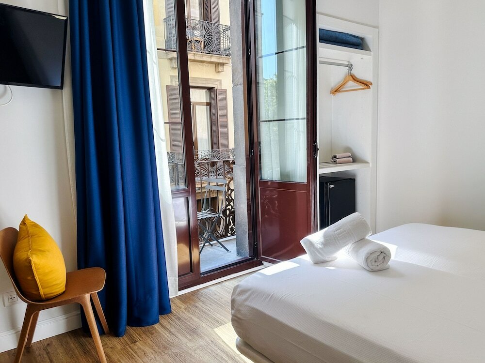 Фото Som Nit Born