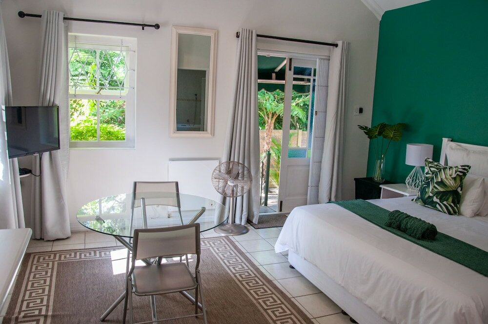 Фото Rustic Manor Bed And Breakfast