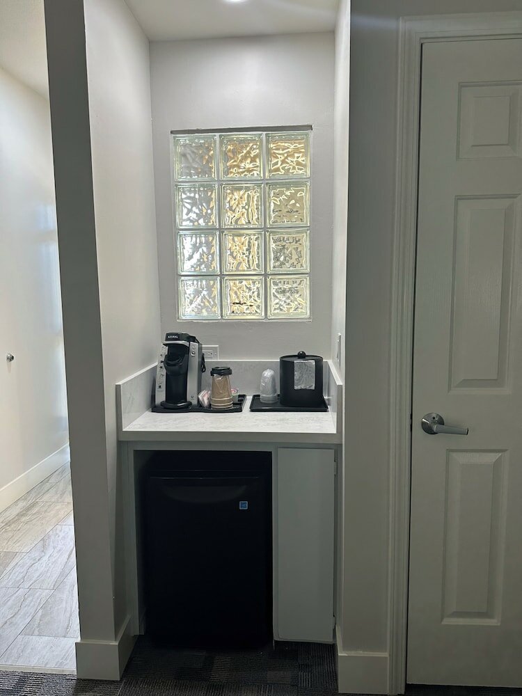 Фото University Park Inn & Suites