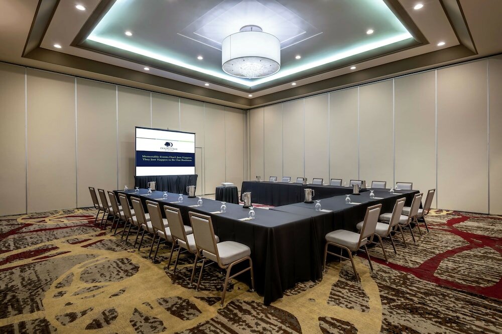 Фото DoubleTree by Hilton Los Angeles - Norwalk