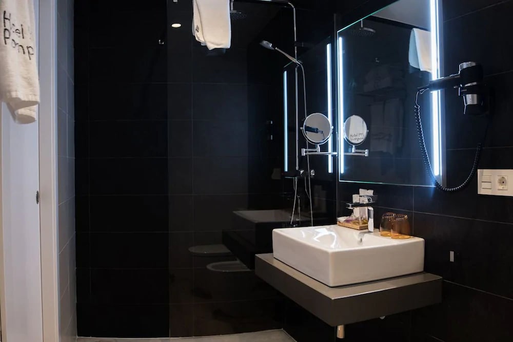 Фото Hotel Pompaelo Urban SPA