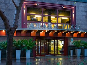 Гостиница Отель Silken Amara Plaza