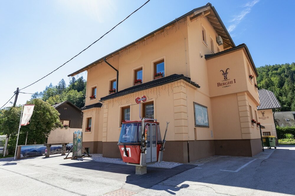 Фото Apartment House Berghi