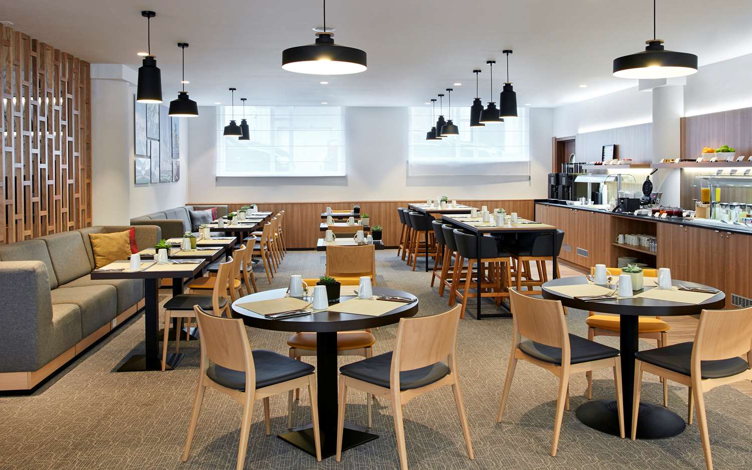 Фото Hilton Garden Inn Brussels City Centre