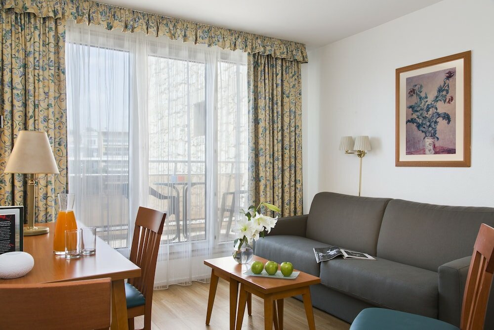 Фото Nice Promenade Residhome Aparthotel