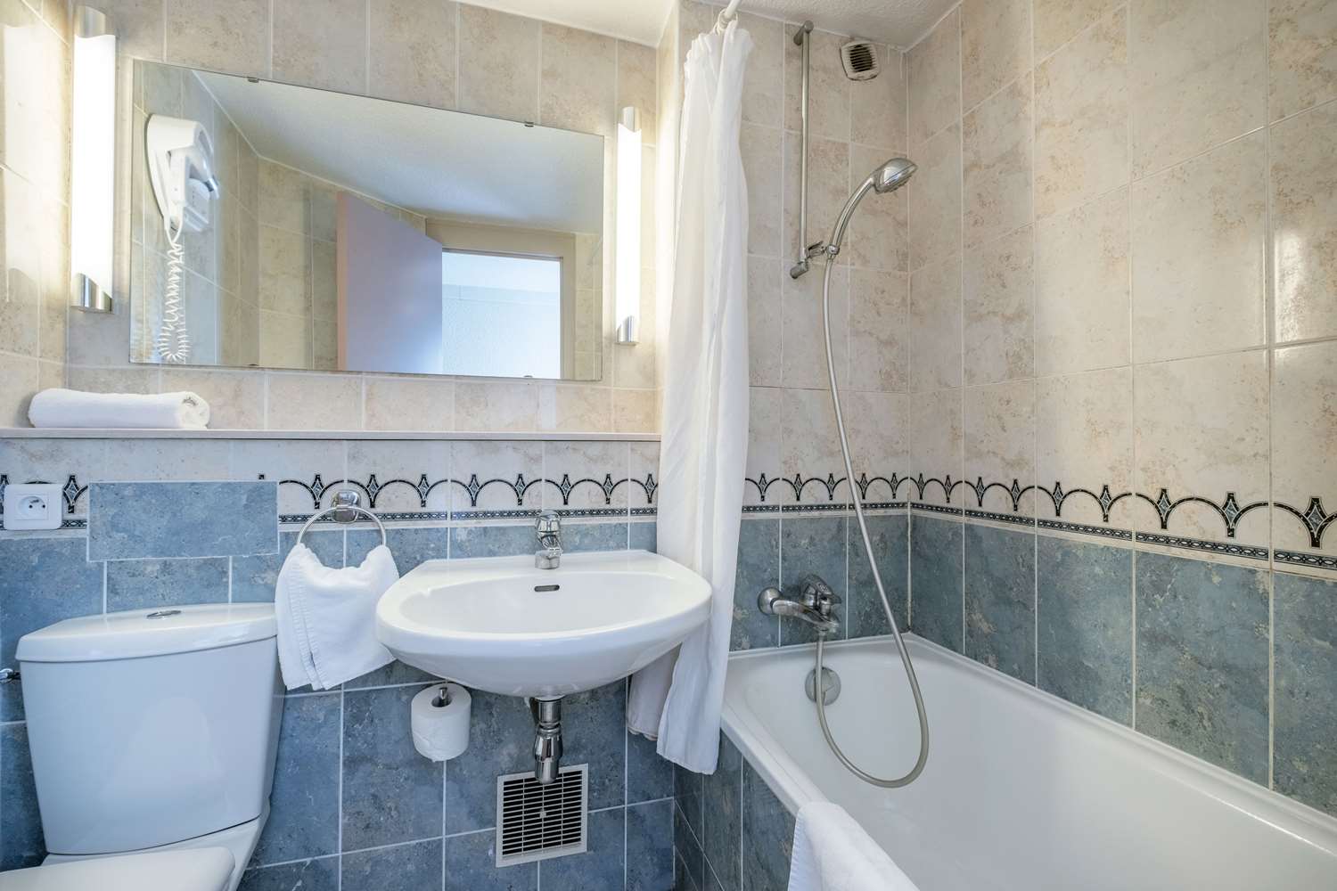 Фото Hôtel des Arcades Cachan