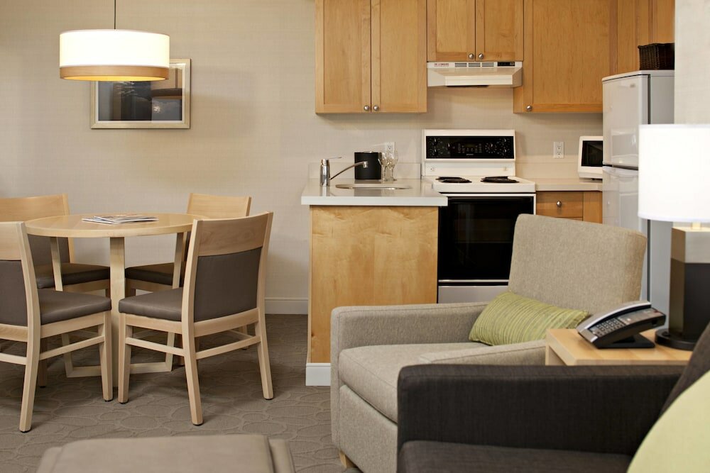 Фото Delta Hotels by Marriott Whistler Village Suites