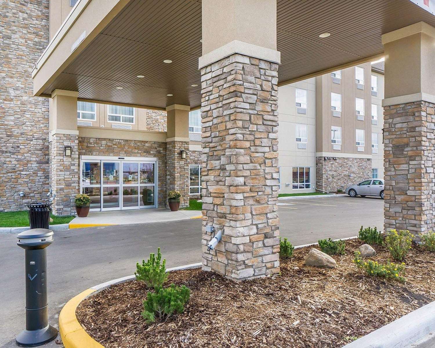 Фото Comfort Inn & Suites Edmonton International Airport