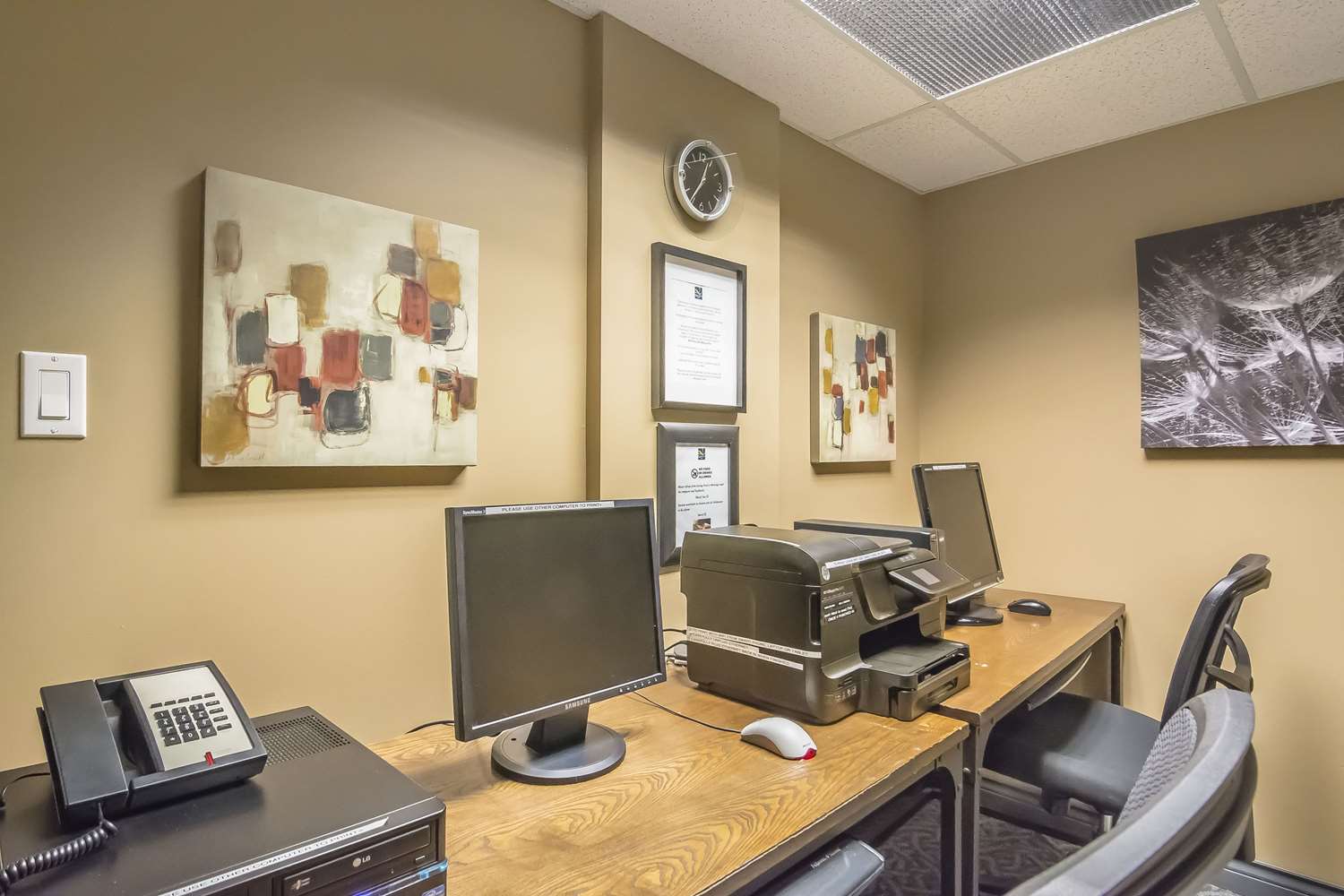 Фото Quality Inn West Edmonton