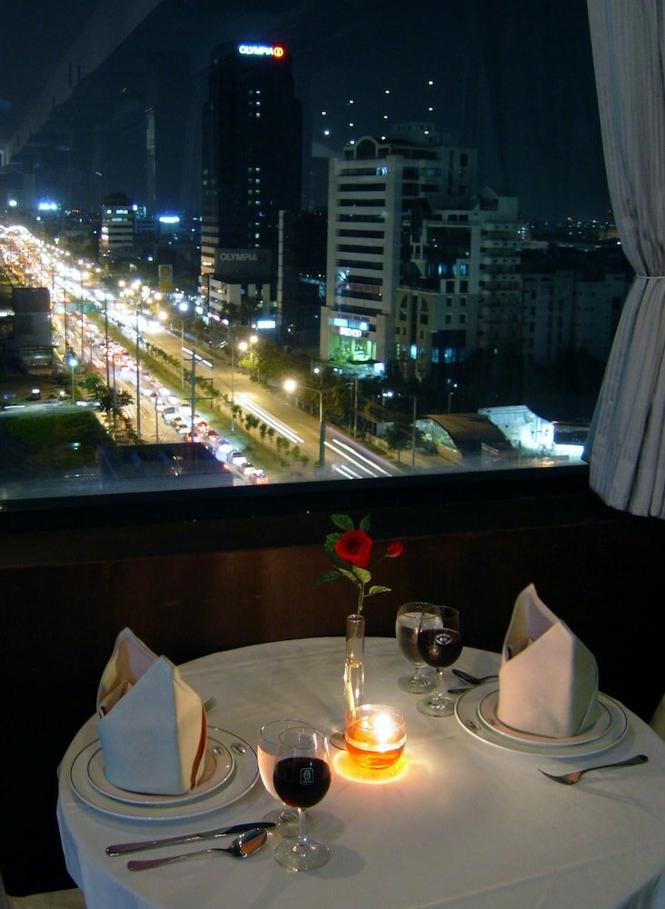 Фото The Travellers Hotel