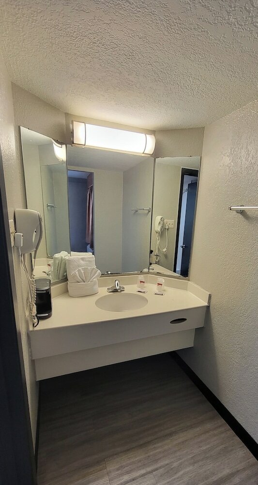 Фото Super 8 by Wyndham San Antonio Near SeaWorld Ingram Park