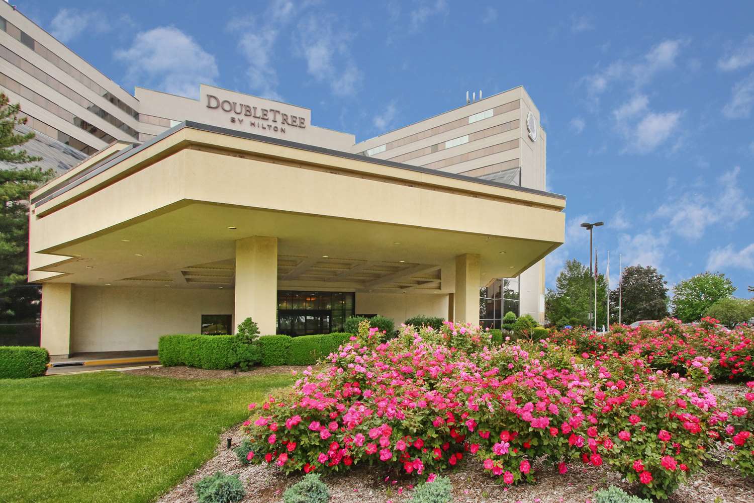 Фото DoubleTree by Hilton Hotel Newark Airport