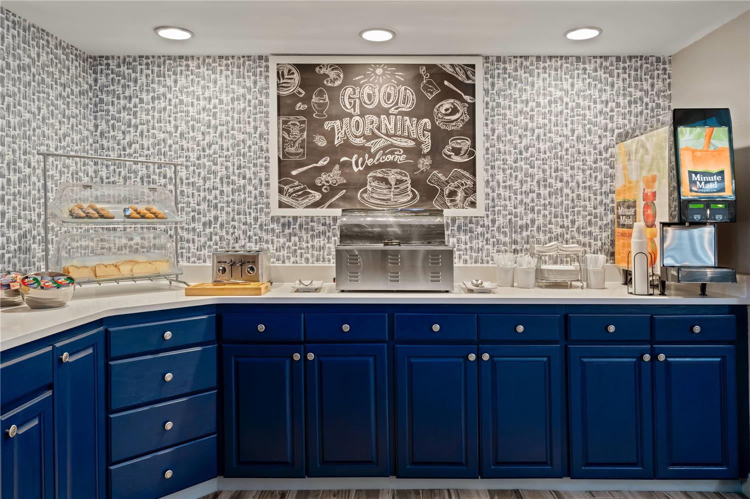 Фото AmericInn by Wyndham Bismarck