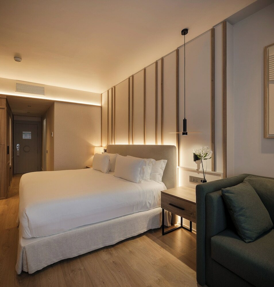 Фото H10 Puerta de Alcalá