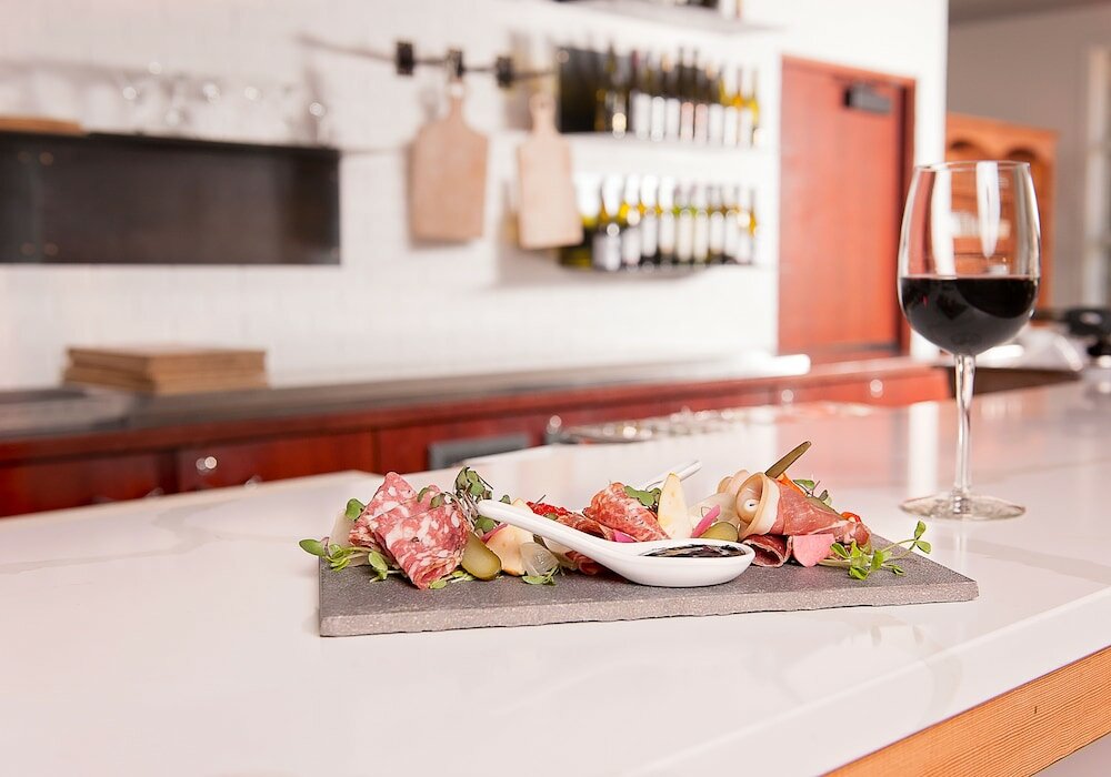 Фото Coast Canmore Hotel & Conference Centre