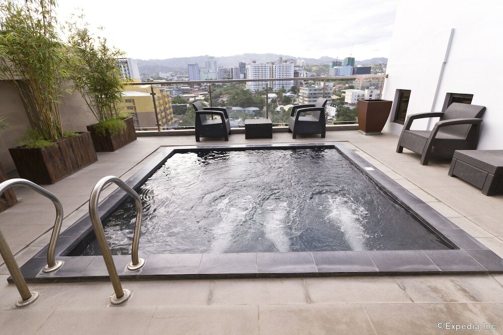 Фото Castle Peak Hotel