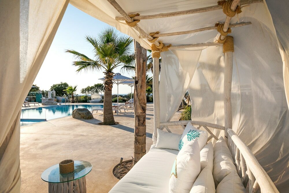 Фото White Pearls Luxury Suites - Adults Only