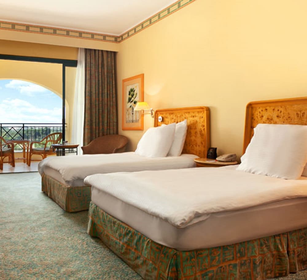 Фото Hilton Pyramids Golf