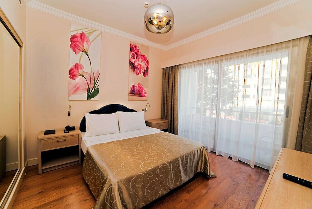 Фото Jasmine Court Hotel & Casino