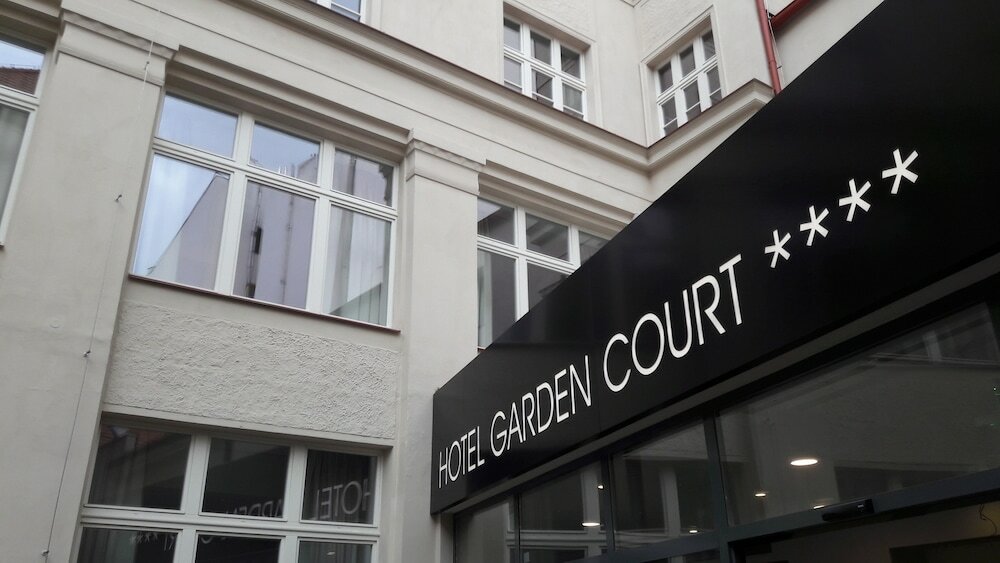 Фото Hotel Garden Court
