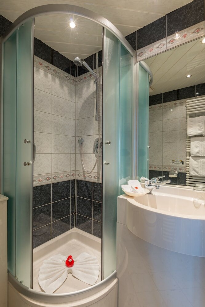 Фото Hotel Rheinischer Hof