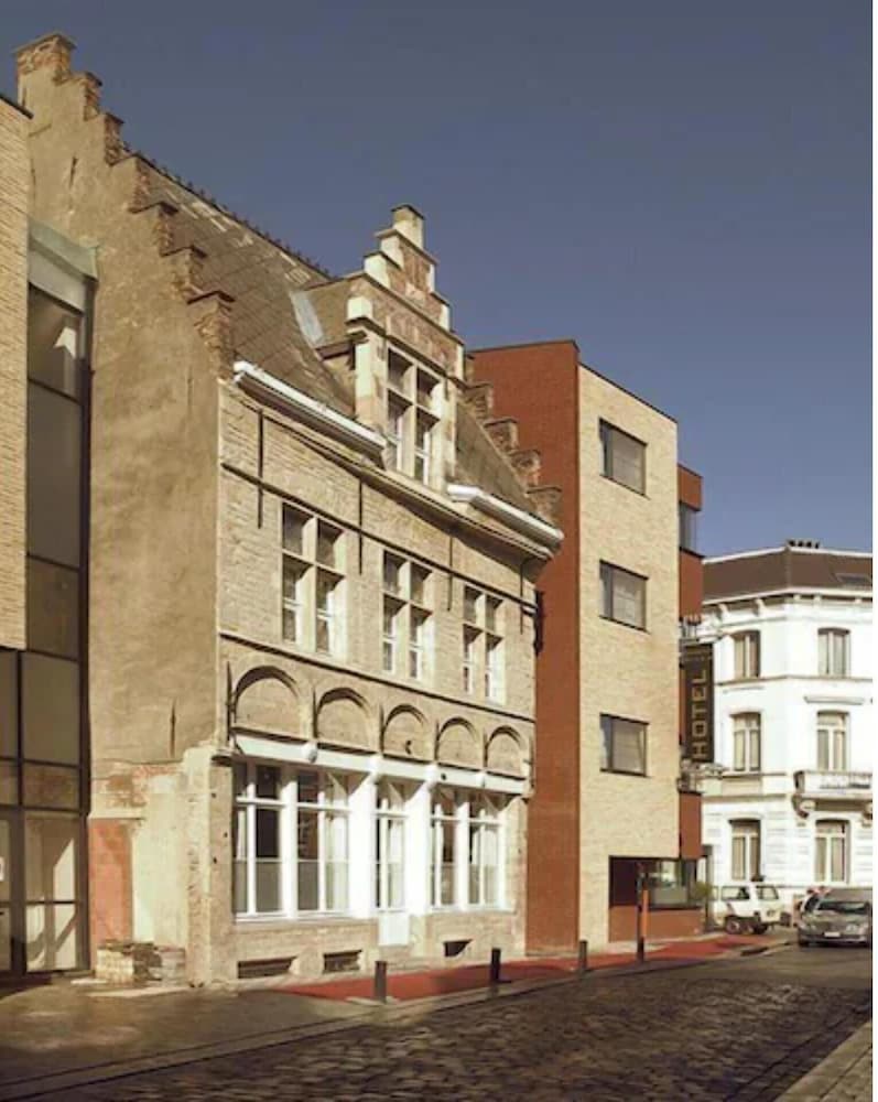 Фото Ghent River Hotel