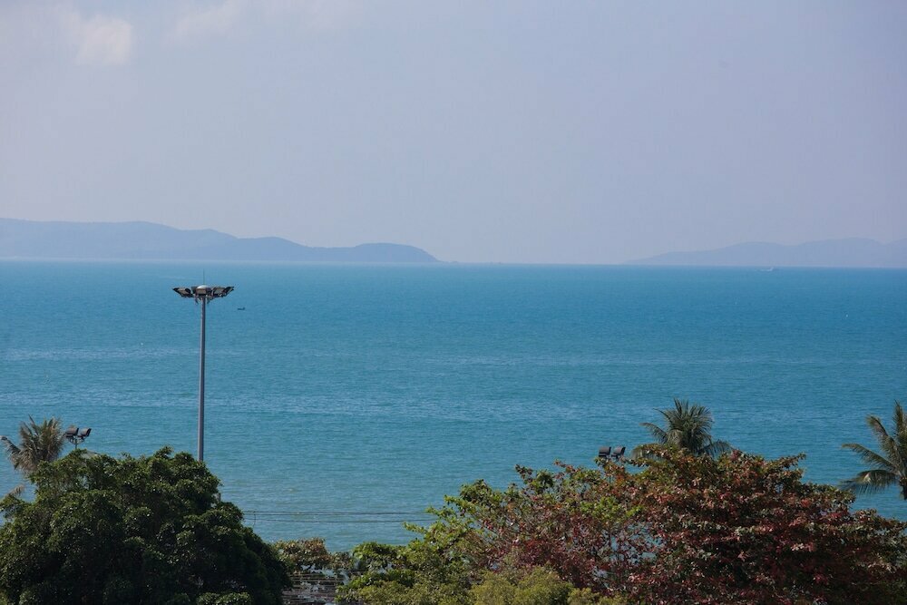 Hotel R-Con Sea Terrace, Pattaya, photo