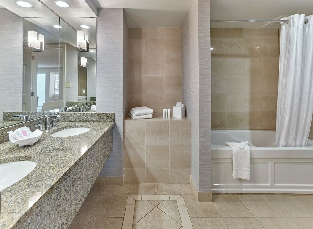 Фото Henlopen Hotel