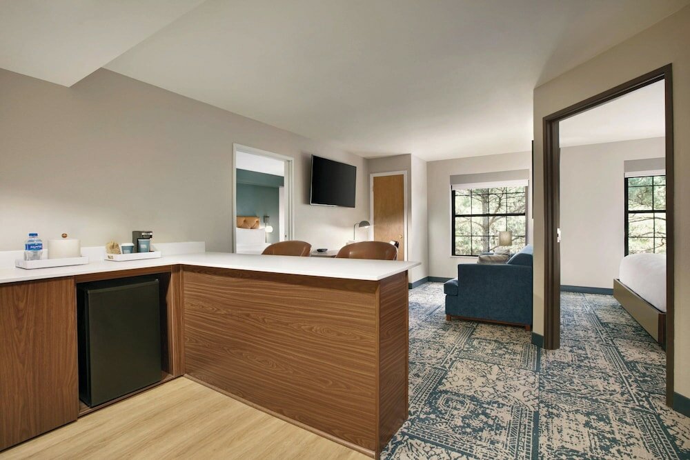 Фото Four Points by Sheraton Raleigh Arena