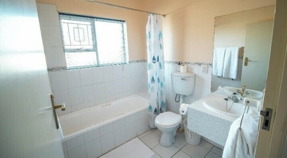 Фото Broadway Guesthouse