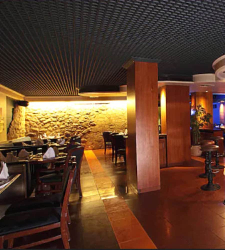 Фото The Royal Orchid