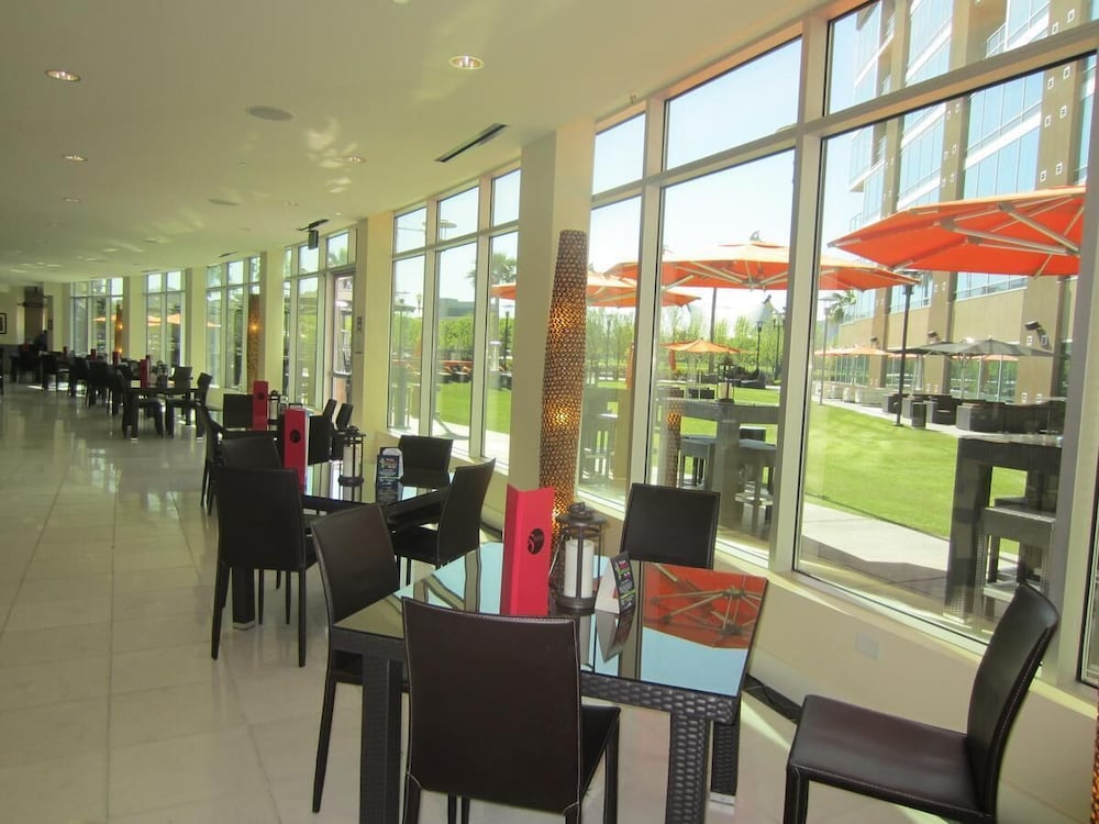 Фото University Plaza Waterfront Hotel