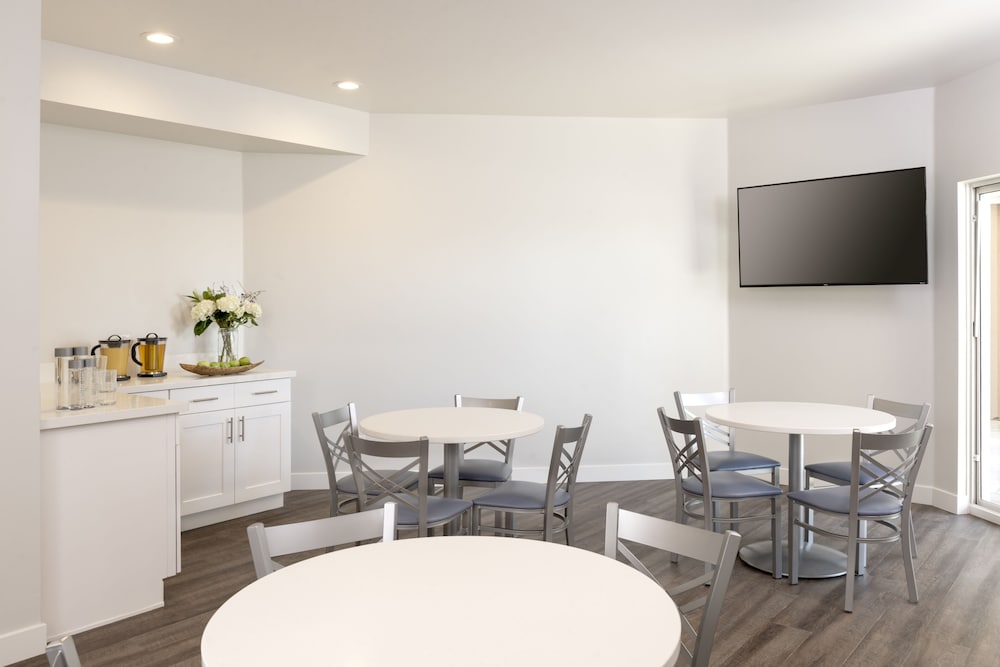 Фото Beachfront Inn and Suites at Dana Point