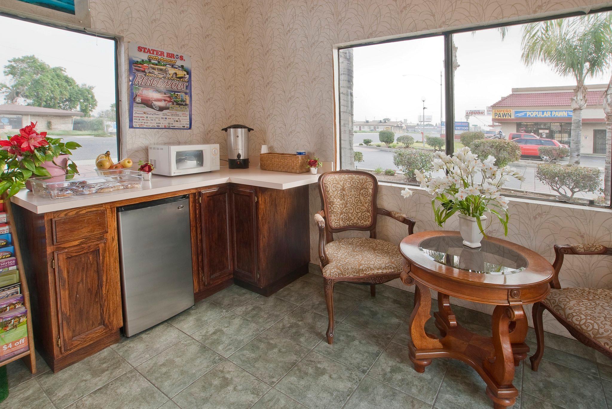 Фото Americas Best Value Inn Rialto