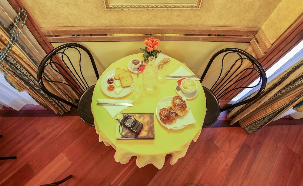 Фото Hotel Pomezia