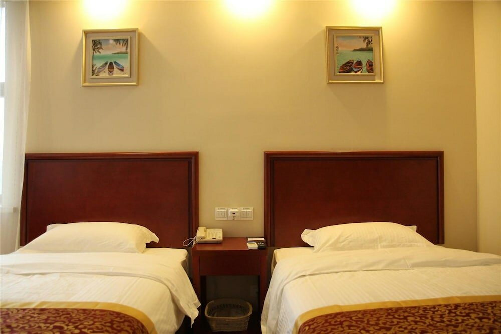 Фото GreenTree Inn Qingdao Development District Sdust Express Hotel