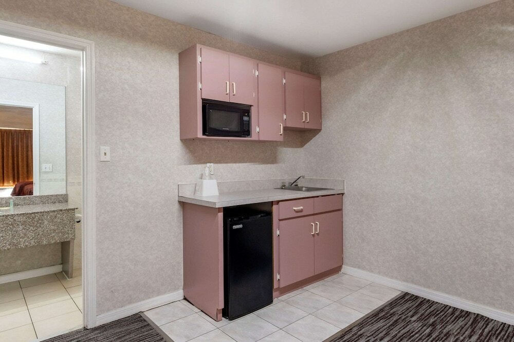 Фото Rodeway Inn Clearwater - Largo