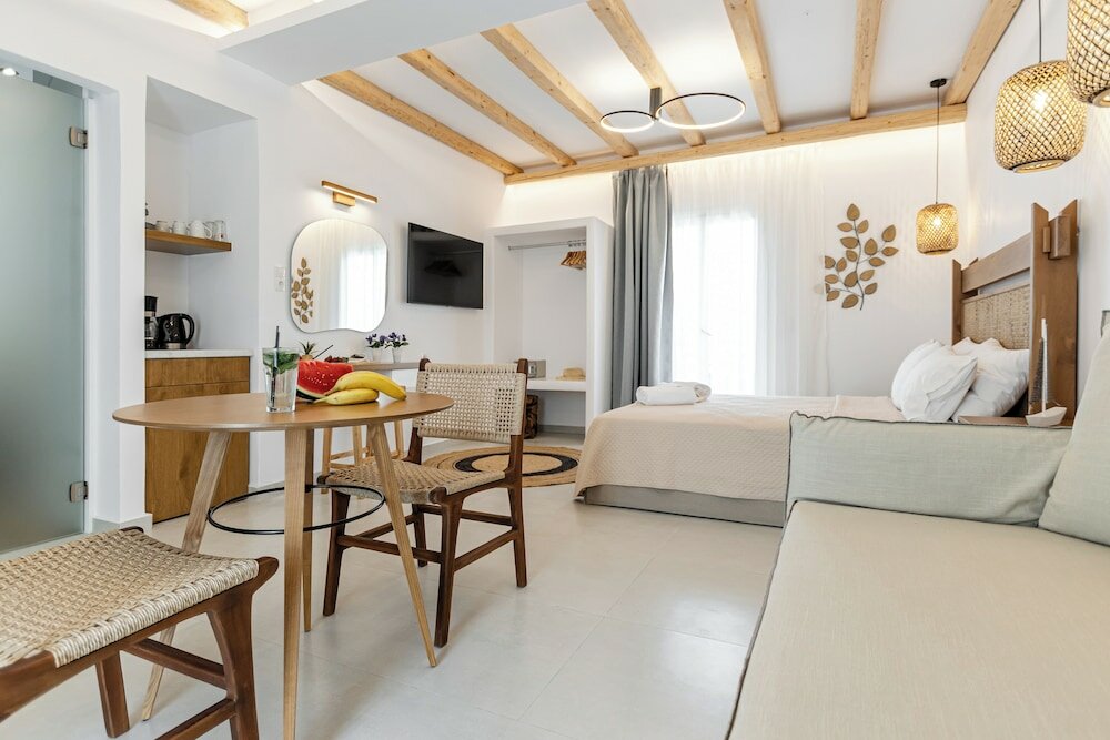 Фото Birikos Hotel & Suites