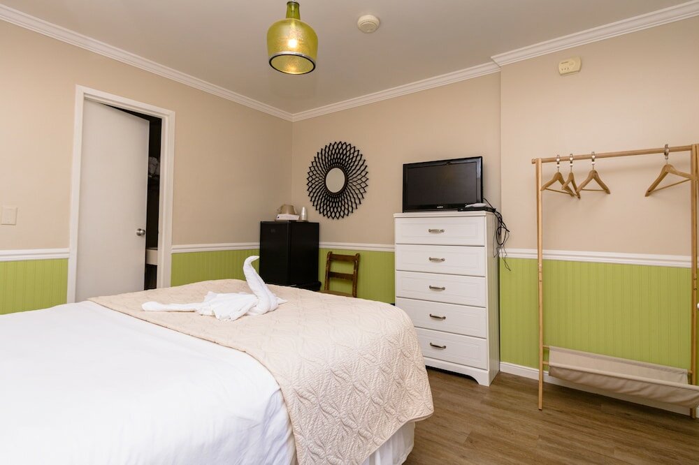 Фото Charlroy Motel