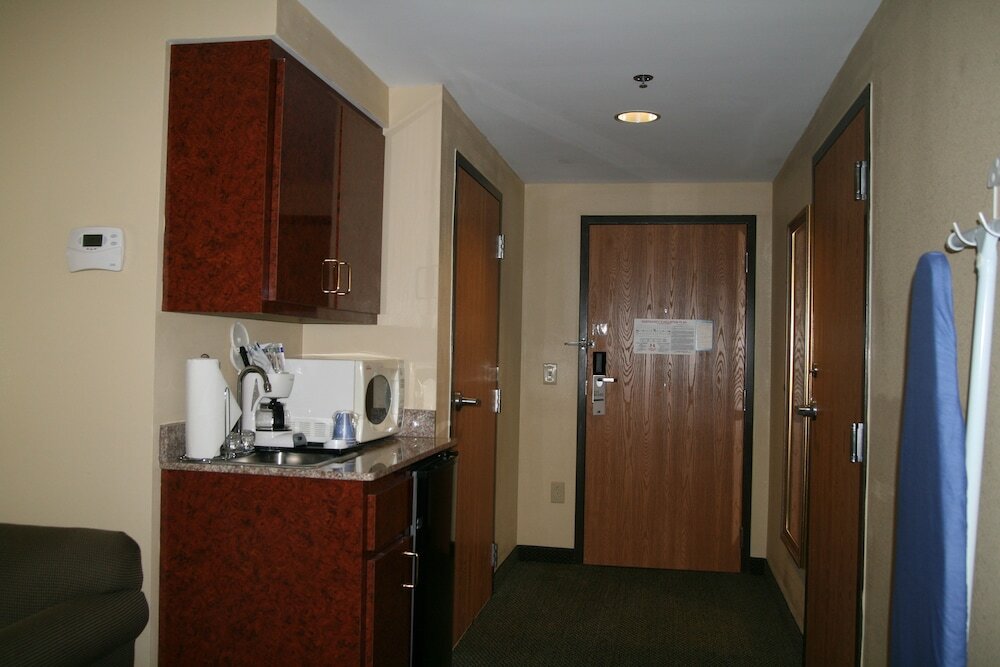 Фото Holiday Inn Express & Suites Grenada