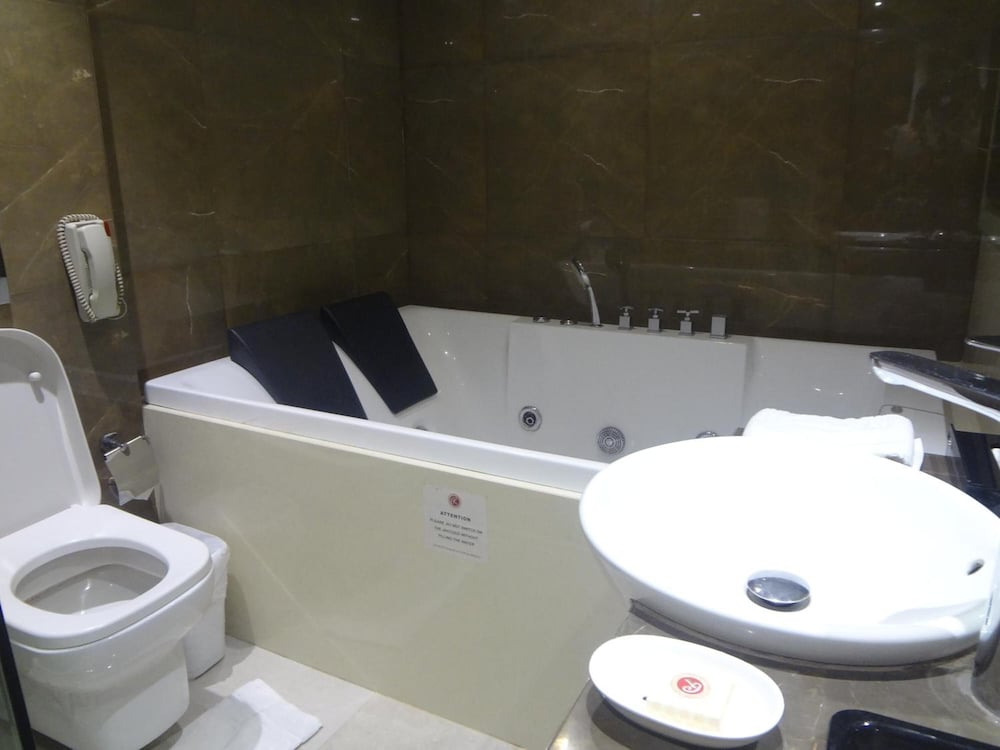 Фото Ramee Guestline Hotel Juhu