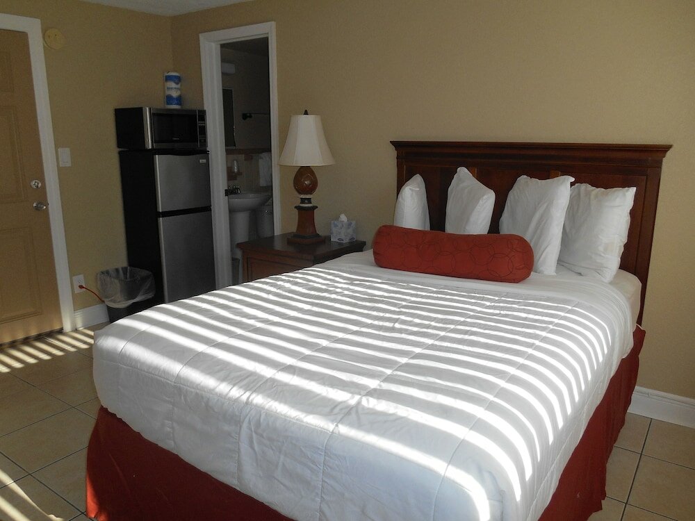 Фото The Bayside Inn & Marina